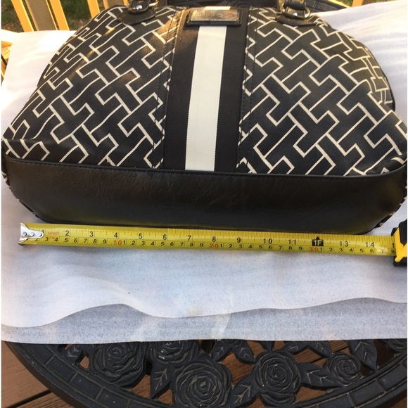 Large TOMMY HILFIGER Dome Satchel - Picture 9 of 9